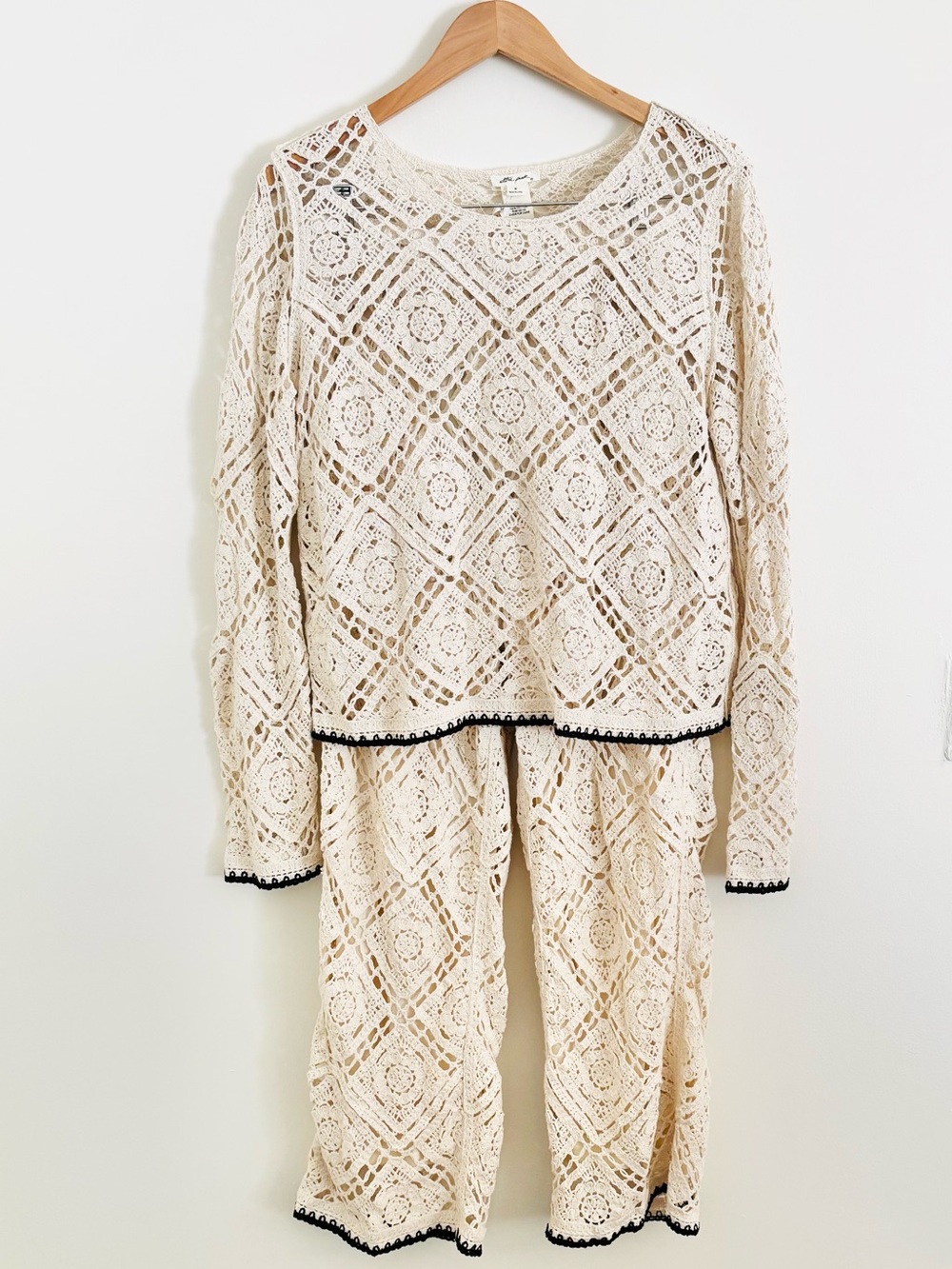 NWT Ultra Pink Crochet Two-Piece Top & Pant Set in Cream